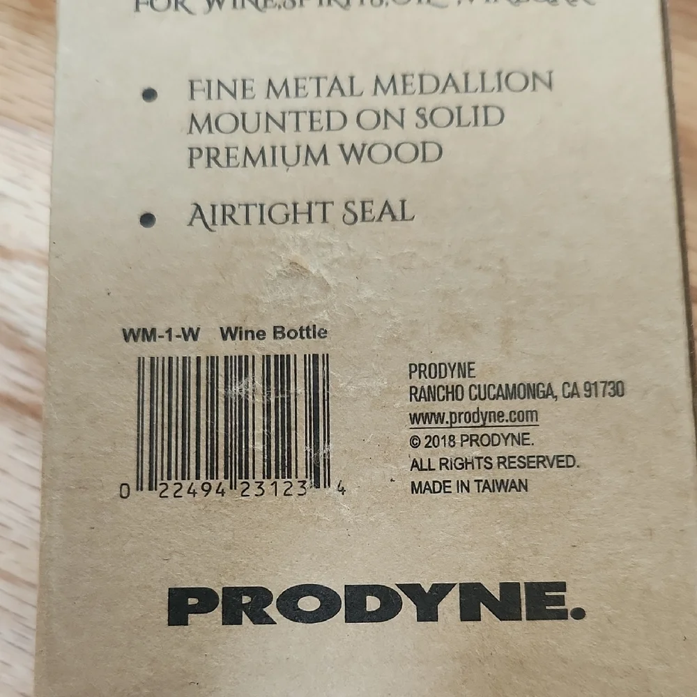 NIB Prodyne Medallion Bottle Stopper